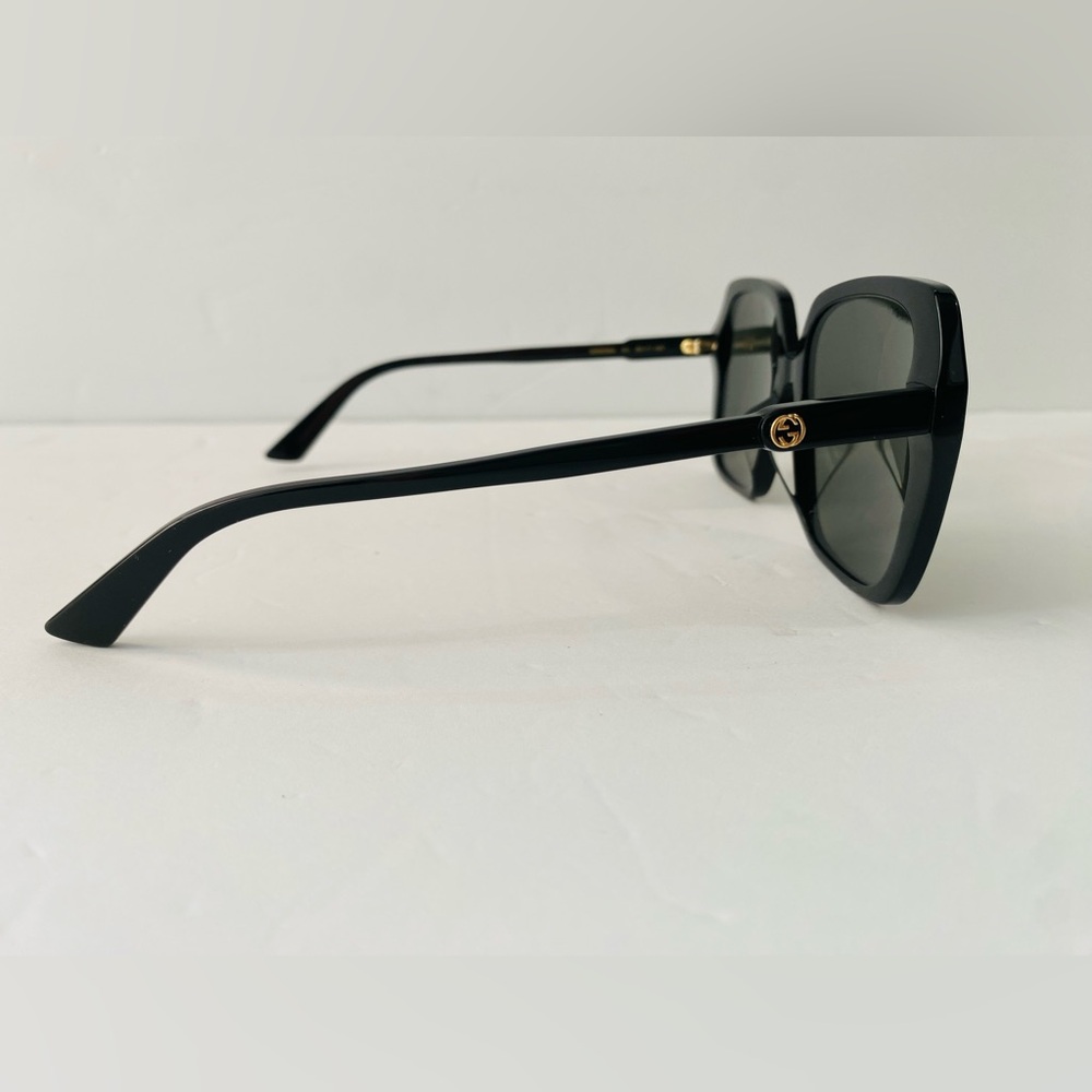 New Gucci Women’s Square Ladies Sunglasses
Item No. GG0533SA 001 56 - Picture 9 of 14